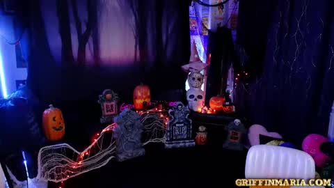 Snapshot of house_of_g1 chatting on 10.28.25 G online show from 10.28.25