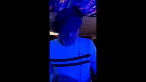 Snapshot of houseofstyle chatting on 04.05.26 SeanPatrick online show from 04.05.26