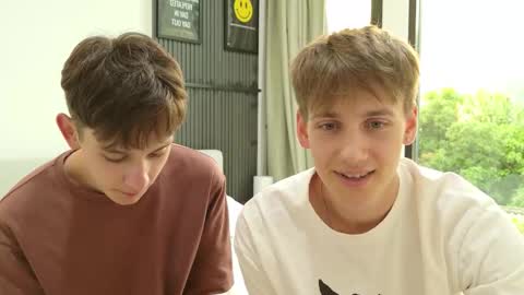 Snapshot of howardkottam chatting on 10.15.25 howardkottam online show from 10.15.25