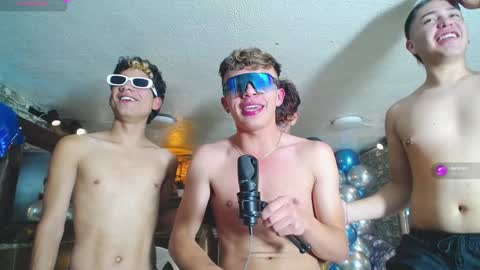 Snapshot of howents chatting on 12.10.24 HOWENTS online show from 12.10.24