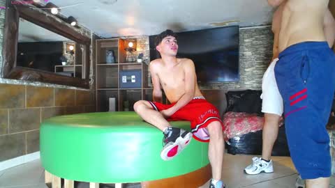 Snapshot of howents chatting on 12.28.24 HOWENTS online show from 12.28.24