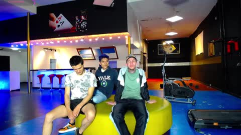 Snapshot of howents chatting on 01.24.25 HOWENTS online show from 01.24.25