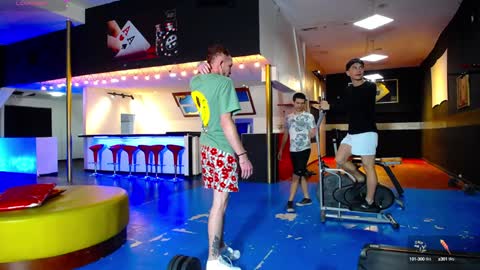 Snapshot of howents chatting on 01.24.25 HOWENTS online show from 01.24.25