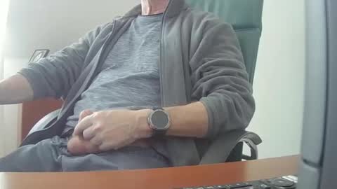 Snapshot of hpeter111 chatting on 02.04.25 Peter online show from 02.04.25