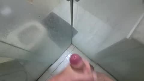 Snapshot of hricieri chatting on 10.21.25 Henrique online show from 10.21.25