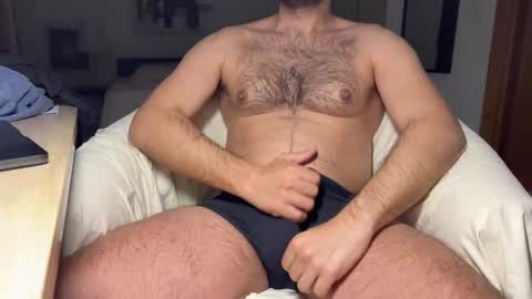 Snapshot of huge_moth chatting on 03.09.25 huge_moth online show from 03.09.25