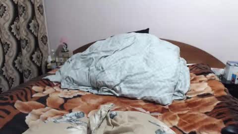 Snapshot of hugeassdevil chatting on 10.29.25 hugeassdevil online show from 10.29.25