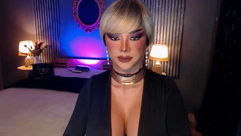 Snapshot of hugecockchristine chatting on 10.30.25 Christine online show from 10.30.25