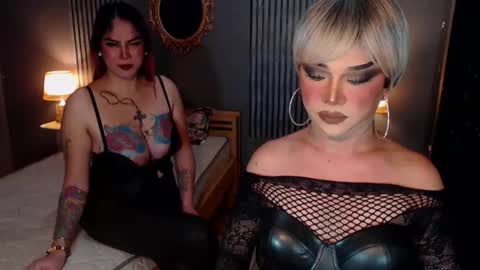 Snapshot of hugecockchristine chatting on 11.11.25 Christine online show from 11.11.25