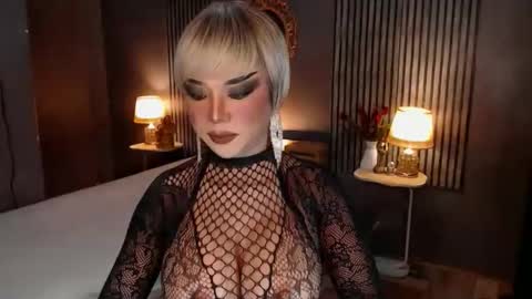 Snapshot of hugecockchristine chatting on 12.03.25 Christine online show from 12.03.25