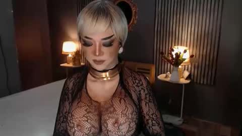 Snapshot of hugecockchristine chatting on 12.05.25 Christine online show from 12.05.25