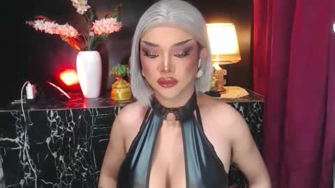 Christine online show from 06.04.26