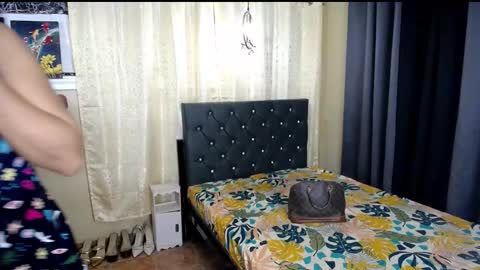 Snapshot of hugejuicyhotdog chatting on 11.23.25 hugejuicyhotdog online show from 11.23.25