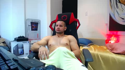 Snapshot of hugo_19cm chatting on 09.18.25 hugo19cm online show from 09.18.25