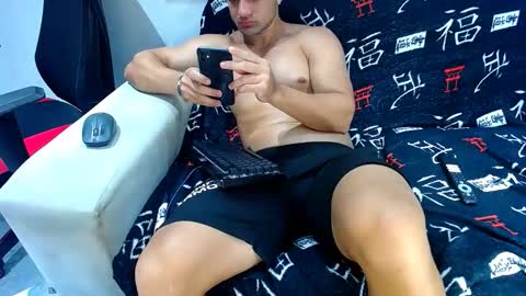 Snapshot of hugo_19cm chatting on 11.06.25 hugo19cm online show from 11.06.25