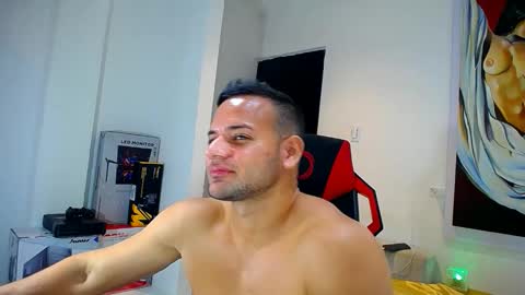 Snapshot of hugo_19cm chatting on 11.22.25 hugo19cm online show from 11.22.25