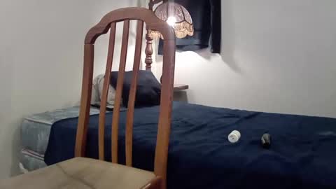 Snapshot of hugobergeron chatting on 02.12.26 HugoBergeron82 online show from 02.12.26