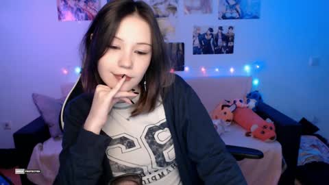 Snapshot of hugomin chatting on 01.05.25 HugoMin online show from 01.05.25