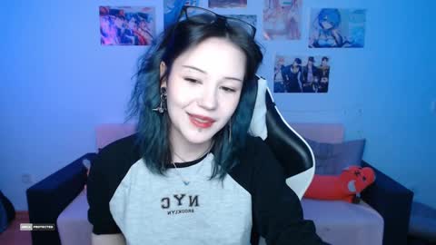 Snapshot of hugomin chatting on 02.07.25 HugoMin online show from 02.07.25