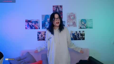 Snapshot of hugomin chatting on 03.11.25 HugoMin online show from 03.11.25