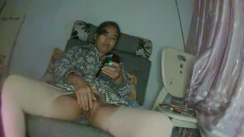 hujiajia520321431 online show from 10.27.25