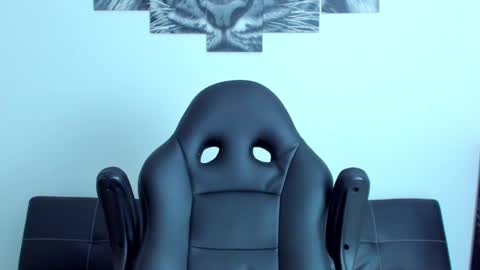 Snapshot of humber_eli chatting on 02.08.25 Eli online show from 02.08.25