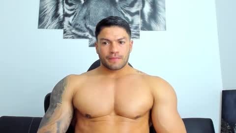 Snapshot of humber_eli chatting on 11.06.25 Eli online show from 11.06.25