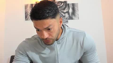 Snapshot of humber_eli chatting on 01.11.26 Eli online show from 01.11.26