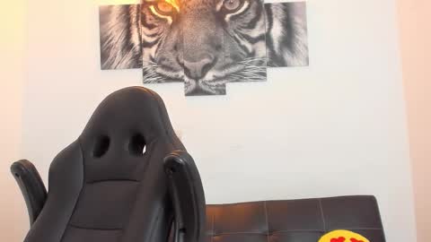 Snapshot of humber_eli chatting on 02.10.26 Eli online show from 02.10.26