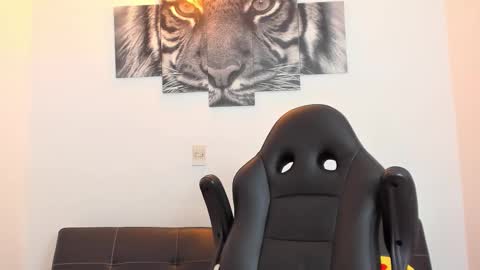 Snapshot of humber_eli chatting on 02.10.26 Eli online show from 02.10.26