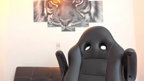 Snapshot of humber_eli chatting on 02.16.26 Eli online show from 02.16.26