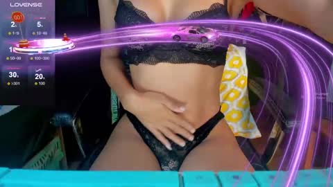 Snapshot of hungasiangirl chatting on 12.28.24 help me make 25000 tokens for my mother HEARING aid online show from 12.28.24