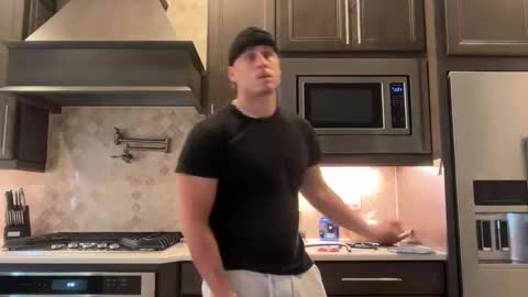 Snapshot of hungkingg22 chatting on 09.22.25 hungkingg22 online show from 09.22.25