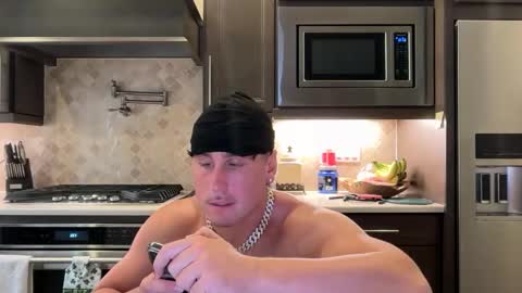 Snapshot of hungkingg22 chatting on 09.25.25 hungkingg22 online show from 09.25.25