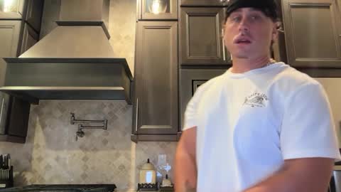 Snapshot of hungkingg22 chatting on 10.01.25 hungkingg22 online show from 10.01.25