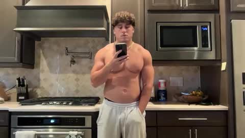 Snapshot of hungkingg22 chatting on 10.05.25 hungkingg22 online show from 10.05.25