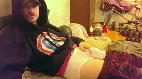 Snapshot of hungsubbb chatting on 10.06.25 Boi online show from 10.06.25