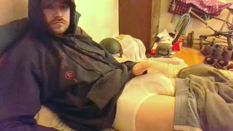 Snapshot of hungsubbb chatting on 10.12.25 Boi online show from 10.12.25