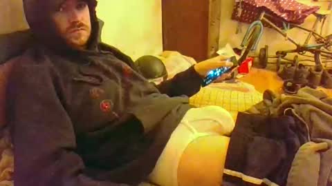 Snapshot of hungsubbb chatting on 10.13.25 Boi online show from 10.13.25