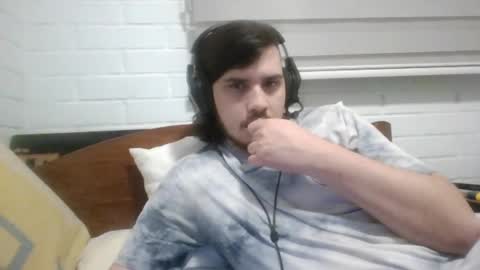 Snapshot of hungweeb chatting on 10.27.25 Rod online show from 10.27.25