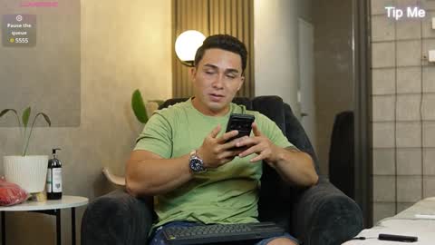 Snapshot of hunk_ryan chatting on 01.06.25 hunk_ryan online show from 01.06.25