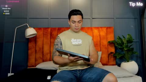 Snapshot of hunk_ryan chatting on 02.04.25 hunk_ryan online show from 02.04.25