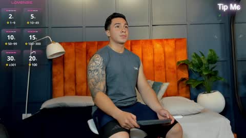 Snapshot of hunk_ryan chatting on 02.05.25 hunk_ryan online show from 02.05.25