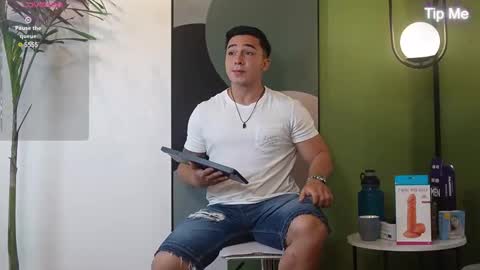 Snapshot of hunk_ryan chatting on 02.12.25 hunk_ryan online show from 02.12.25