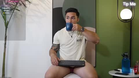 Snapshot of hunk_ryan chatting on 02.14.25 hunk_ryan online show from 02.14.25