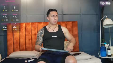 Snapshot of hunk_ryan chatting on 02.24.25 hunk_ryan online show from 02.24.25