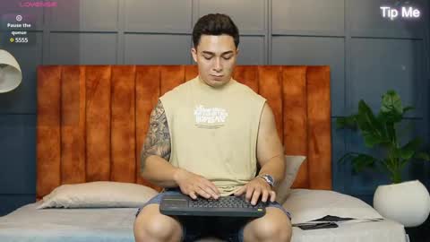 Snapshot of hunk_ryan chatting on 03.12.25 hunk_ryan online show from 03.12.25