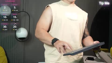 Snapshot of hunk_ryan chatting on 09.28.25 hunk_ryan online show from 09.28.25