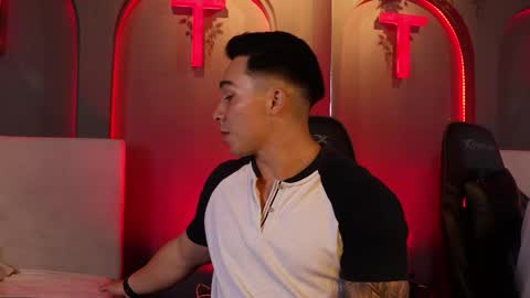 Snapshot of hunk_ryan chatting on 10.05.25 hunk_ryan online show from 10.05.25