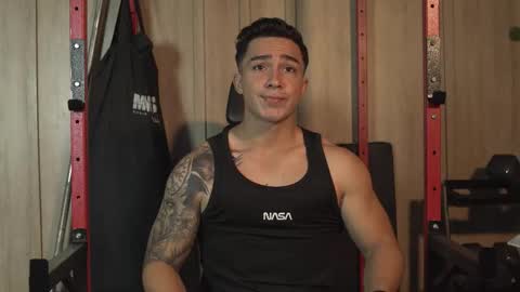 Snapshot of hunk_ryan chatting on 10.06.25 hunk_ryan online show from 10.06.25